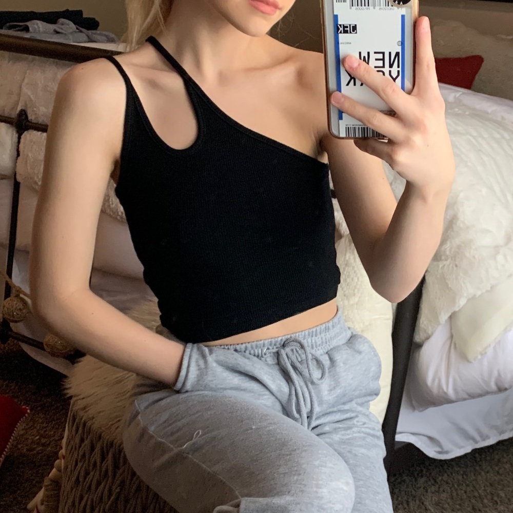 Black double strap crop